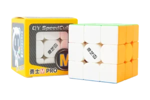 Cubo de Rubik QiYi Warrior M Pro 3x3 fondo blanco